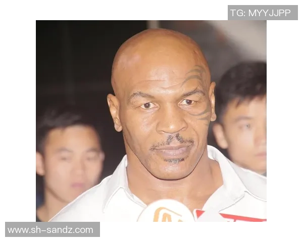 足球场上的拳王传奇:那些不仅会进球还会打架的明星球员们 足球场上的拳王传奇:那些不仅会进球还会打架的明星球员们