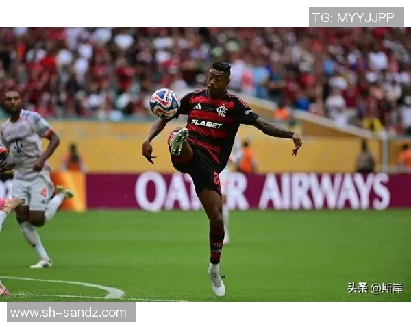 足球明星回头瞬间精彩合集展现球场魅力与个人风采 足球明星回头瞬间精彩合集展现球场魅力与个人风采