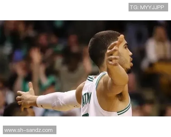 足球明星的光环背后:吹捧过度的真相与反思 足球明星的光环背后:吹捧过度的真相与反思